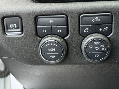 Used 2025 Chevrolet Silverado 2500 LT w/ Convenience Package AWD/4WD image 17