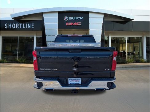 Used 2021 Chevrolet Silverado 1500 LTZ AWD/4WD image 4