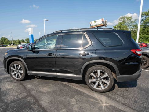 Used 2024 Honda Pilot Touring image 4