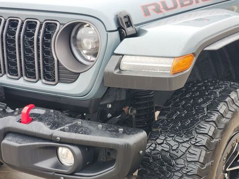 Used 2024 Jeep Wrangler Unlimited Rubicon image 10