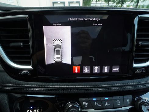 Used 2022 Chrysler Pacifica Limited w/ S Appearance Package FWD image 17