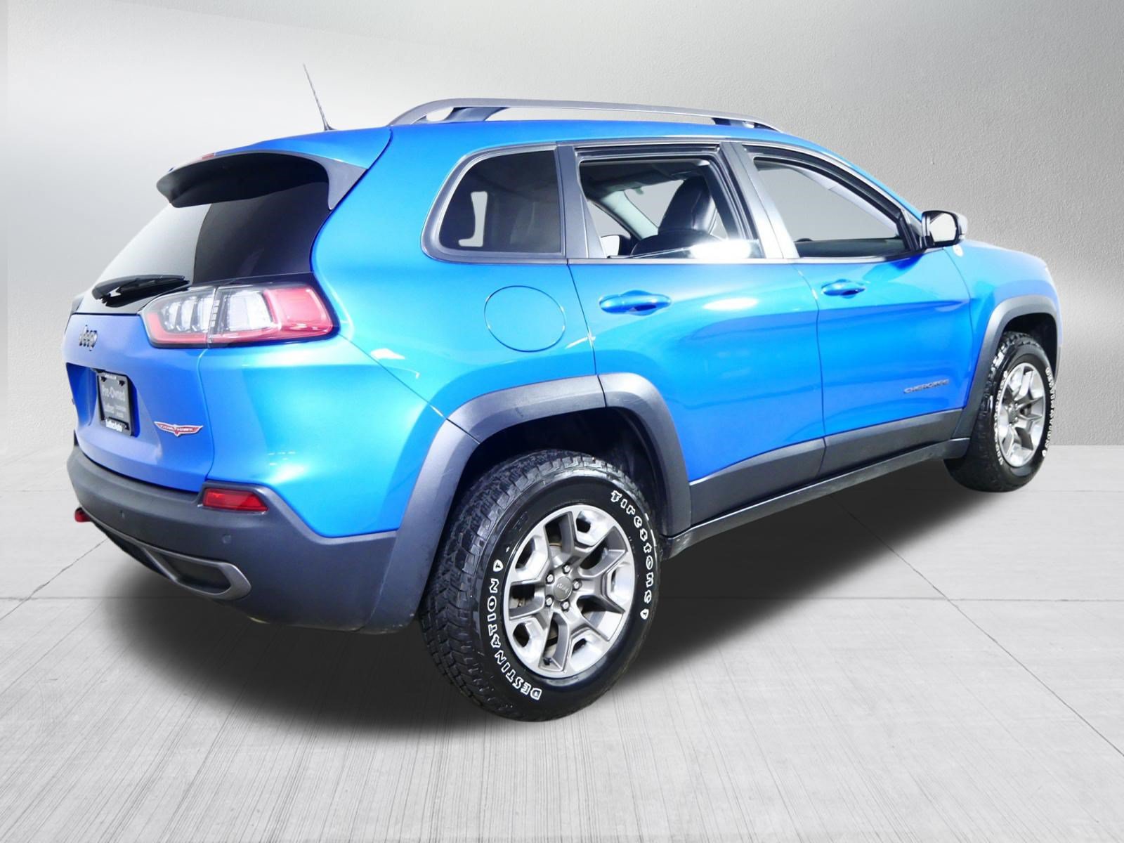 Used 2019 Jeep Cherokee Trailhawk w/ Cold Weather Group AWD/4WD image 7