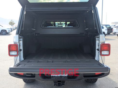 Used 2023 Jeep Gladiator Sport AWD/4WD image 13