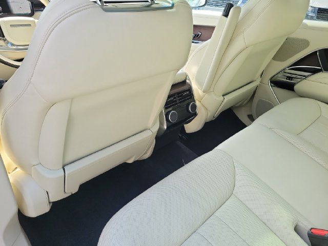Used 2023 Land Rover Range Rover SE AWD/4WD image 12