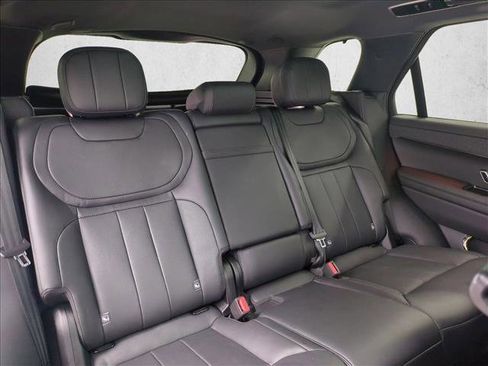 Used 2025 Land Rover Range Rover Sport Dynamic SE AWD/4WD image 23