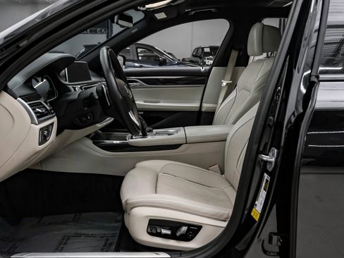 Used 2018 BMW 750i image 3