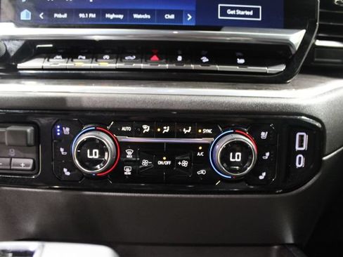 Used 2025 Chevrolet Silverado 1500 LTZ AWD/4WD image 38