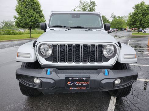 Used 2024 Jeep Wrangler Unlimited w/ Convenience Group AWD/4WD image 13