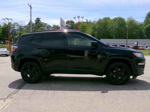 Used 2019 Jeep Compass Latitude AWD/4WD image 2