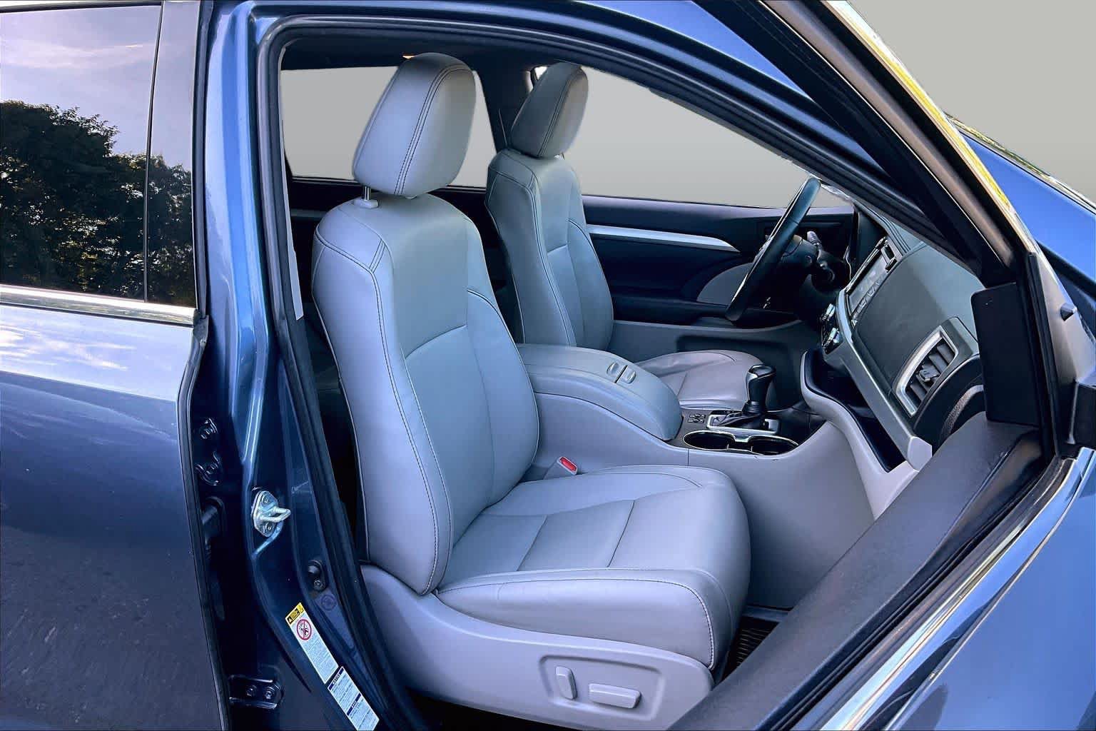 Used 2018 Toyota Highlander XLE AWD/4WD image 8