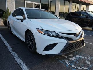 Used 2018 Toyota Camry SE w/ Moonroof Package FWD video 1
