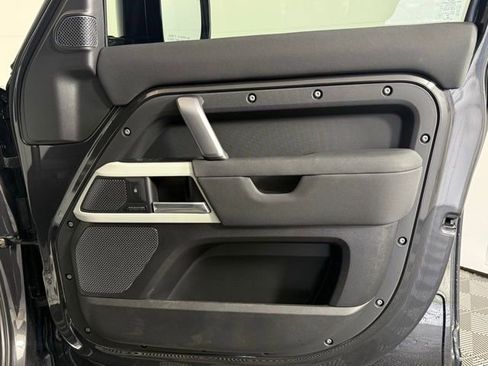 Used 2022 Land Rover Defender 110 X-Dynamic SE image 21