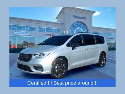 Used 2026 Chrysler Pacifica Limited w/ S Appearance Package
