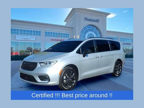 Used 2026 Chrysler Pacifica Limited w/ S Appearance Package AWD/4WD image 1
