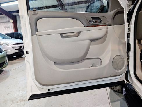 Used 2011 Chevrolet Tahoe LT image 12