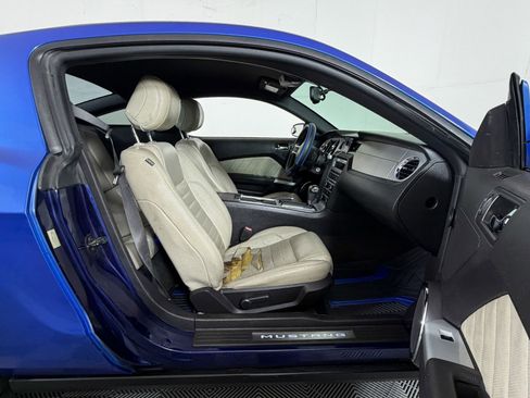 Used 2012 Ford Mustang Premium RWD image 5