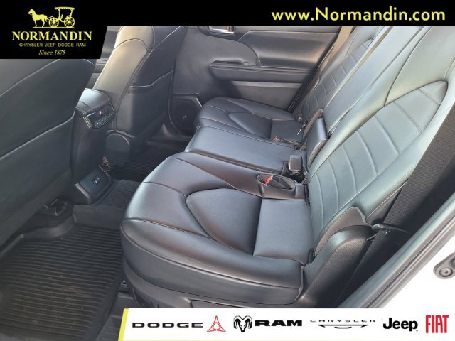 Used 2022 Toyota Highlander XLE FWD image 17
