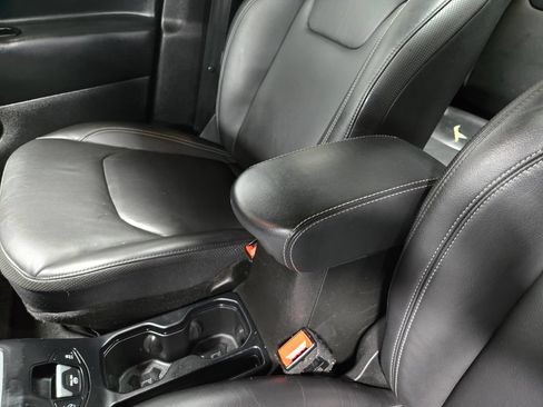 Used 2023 Jeep Renegade Limited w/ Sun/Sound Group AWD/4WD image 30