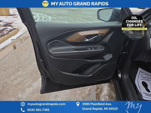 Used 2021 GMC Terrain SLE w/ Driver Convenience Package image 10
