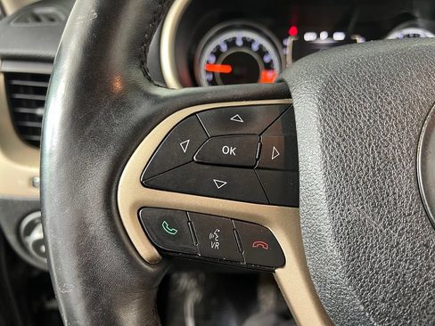 Used 2014 Jeep Cherokee Latitude w/ Cold Weather Group AWD/4WD image 19