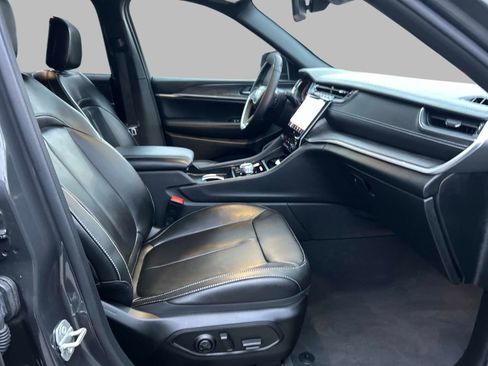 Used 2024 Jeep Grand Cherokee Limited 4xe image 17