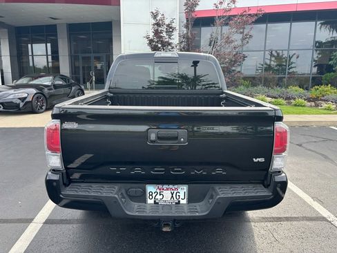 Used 2020 Toyota Tacoma TRD Off-Road w/ TRD Premium Off Road Package AWD/4WD image 4