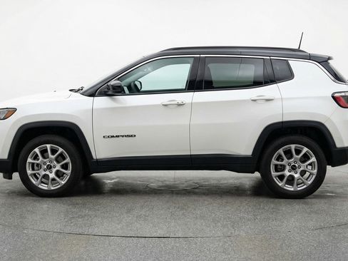 Used 2025 Jeep Compass Limited image 5