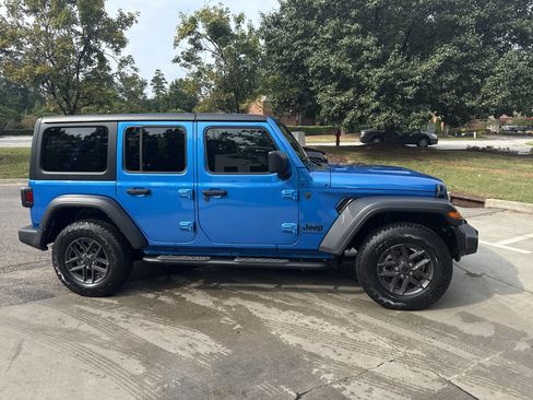 Used 2024 Jeep Wrangler Unlimited Sport AWD/4WD image 11