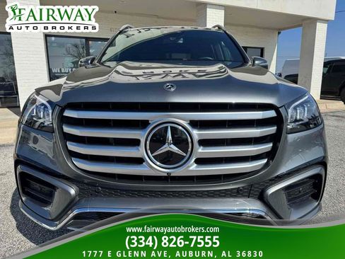 Used 2025 Mercedes-Benz GLS 450 4MATIC image 3