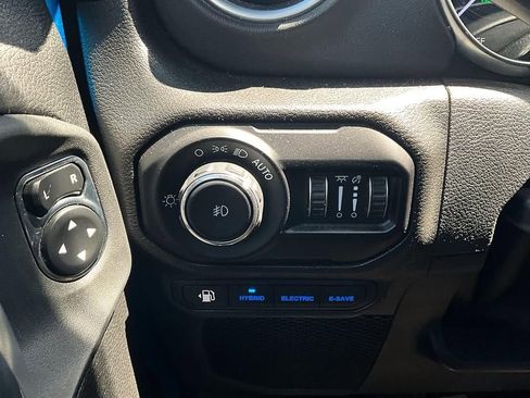 Used 2022 Jeep Wrangler Unlimited Rubicon 4xe w/ Cold Weather Group AWD/4WD image 15