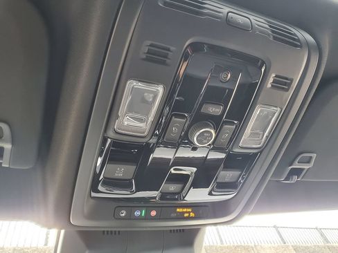 Used 2025 Cadillac Escalade ESV Premium Luxury w/ Touring Package AWD/4WD image 32