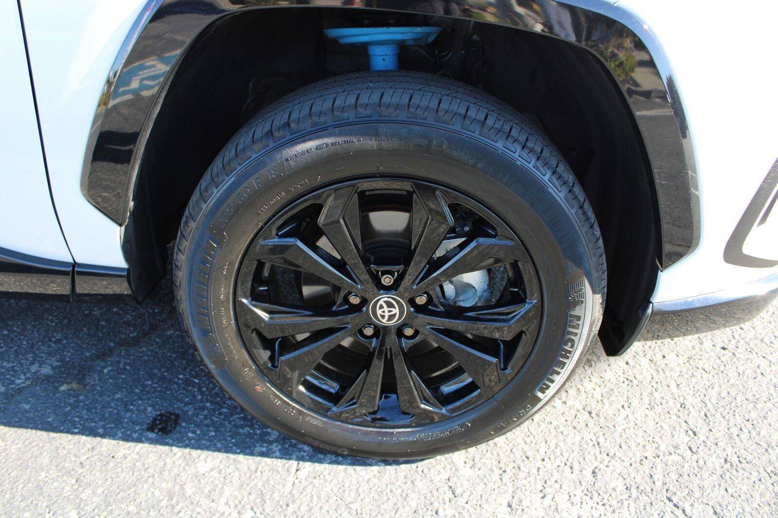 Certified 2025 Toyota RAV4 SE AWD/4WD image 13