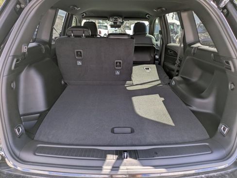 New 2025 Jeep Grand Cherokee Altitude image 11