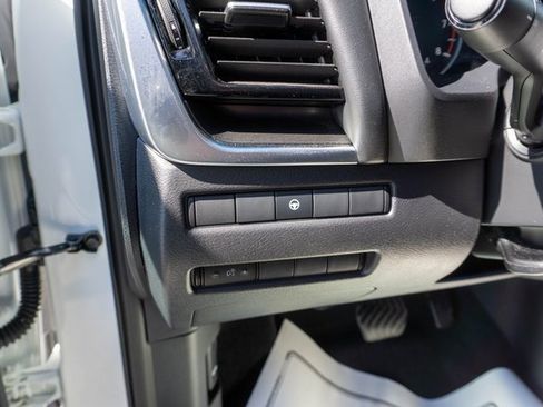 Used 2021 Nissan Rogue SV image 19