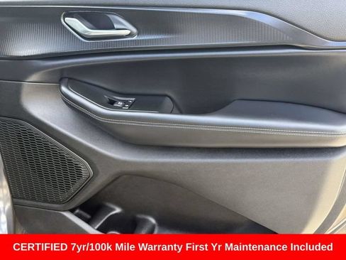 Certified 2025 Jeep Grand Cherokee Altitude AWD/4WD image 9