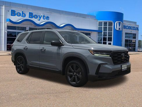 Used 2025 Honda Pilot Sport image 3