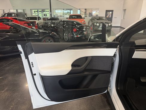 Used 2022 Tesla Model X Plaid AWD/4WD image 9