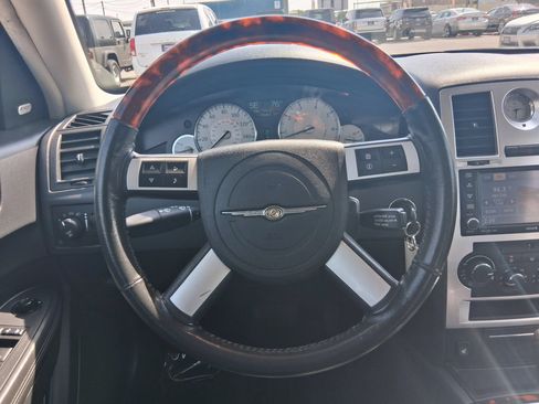 Used 2009 Chrysler 300 C RWD image 13