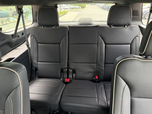 Used 2024 Chevrolet Suburban Premier AWD/4WD image 9