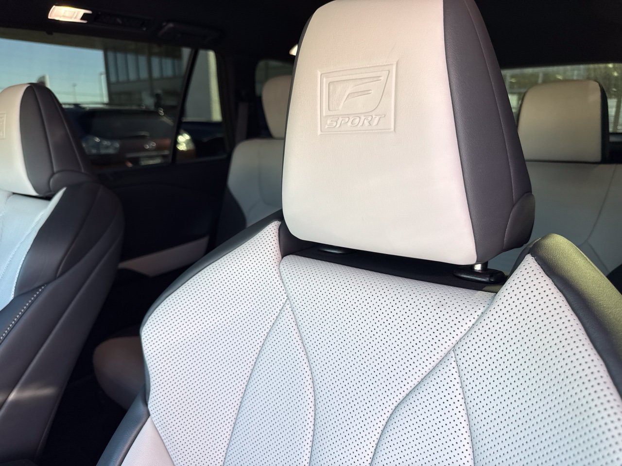 Used 2025 Lexus TX 500h AWD w/ Technology Package image 8