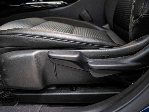 Used 2024 Chevrolet Trax LT w/ Driver Confidence Package image 9