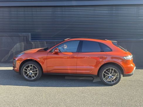 Certified 2025 Porsche Macan image 7