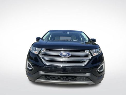 Used 2018 Ford Edge Titanium w/ Equipment Group 302A FWD image 3