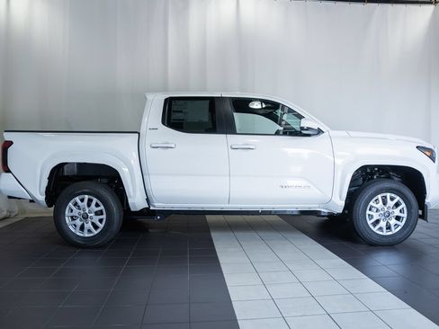 New 2026 Toyota Tacoma SR5 AWD/4WD image 3