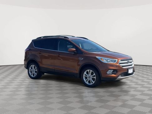 Used 2017 Ford Escape SE w/ Equipment Group 201A AWD/4WD image 2