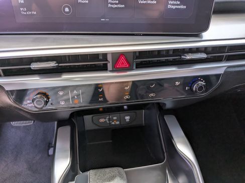 Certified 2025 Kia Sorento LX FWD image 25