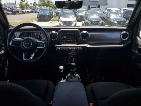 Used 2020 Jeep Wrangler Unlimited Sahara w/ Dual Top Group AWD/4WD image 19