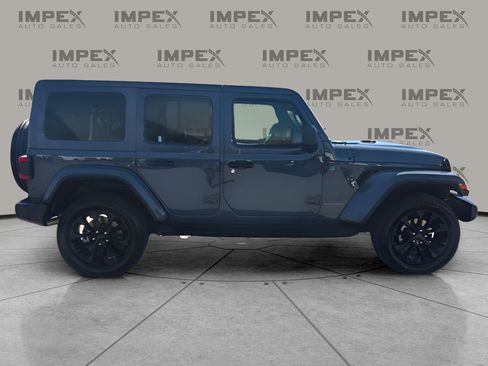 Used 2025 Jeep Wrangler Unlimited Sahara AWD/4WD image 6