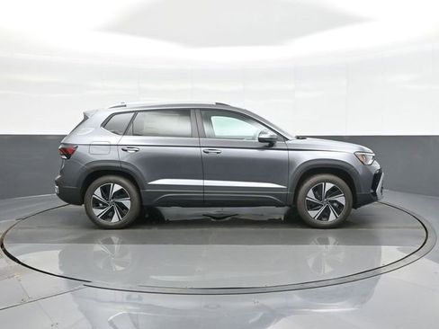New 2026 Volkswagen Taos SE AWD/4WD image 8