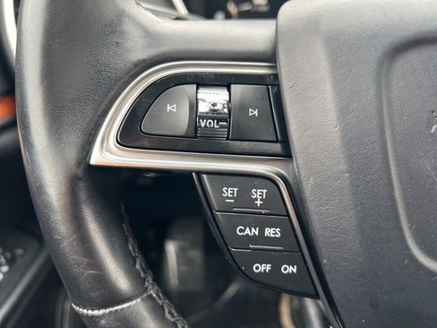 Used 2020 Lincoln Nautilus Reserve image 11